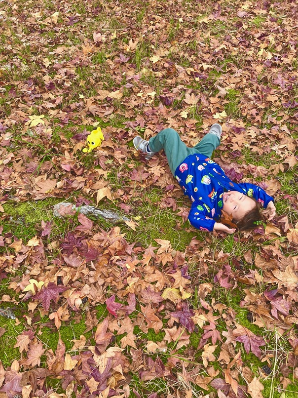 ⑤くらし部門優秀賞 自然と遊ぶ小さな冒険者（明石真里奈）